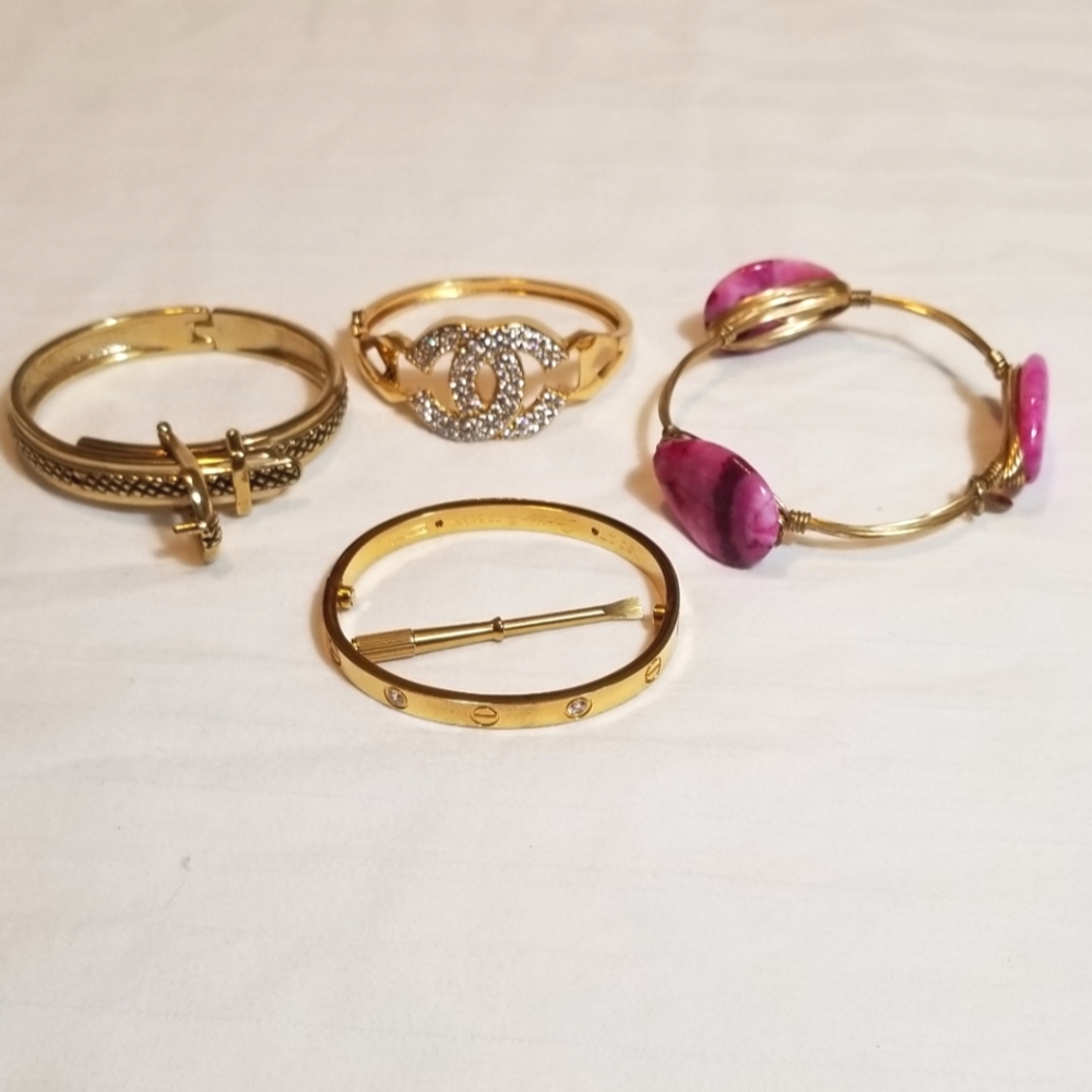 4 Bracelet bunddle.